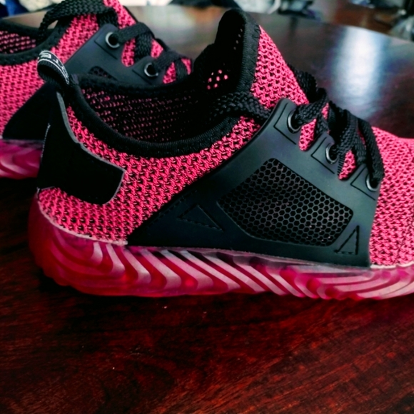 Indestructible shoes - Picture 2 of 3